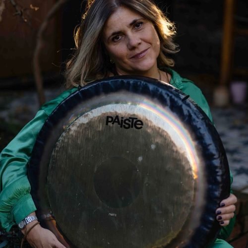 Ana Paola Roveda: quando o som se torna caminho para o equilíbrio emocional