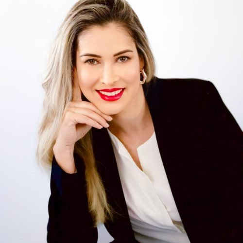 A Estética do Recomeço: Cleia Couto e a  Arte de Redesenhar a Autoestima  Através do Posicionamento e da Beleza  Coreana
