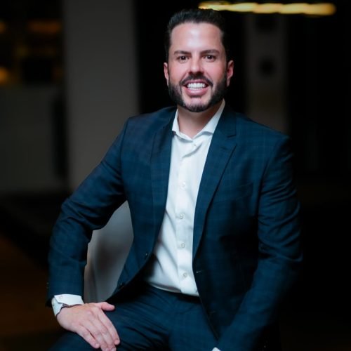 A Arquitetura do Impacto Urbano: Leandro Coradini e a Engenharia de Empreendimentos Temáticos Globais